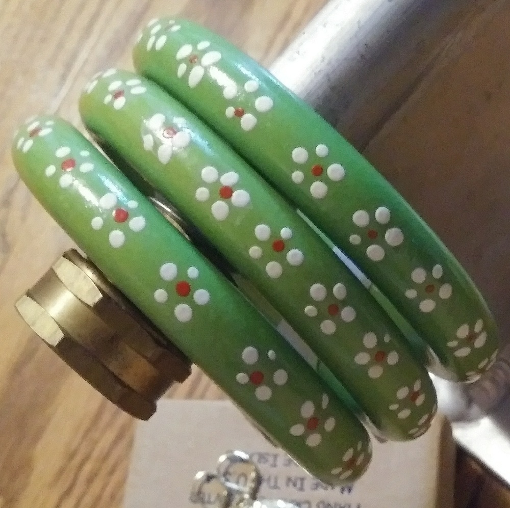 💚Vintage Golden Stella Wooden Bangles💚